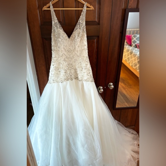NEW❗️Pronovias - Bonanza wedding gown IVORY.  never been worn, Sample.  Size 10 - Picture 2 of 15